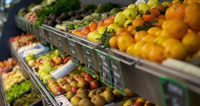 Même s'ils n'en ont pas conscience, les consommateurs sont influencés par l'emballage des fruits et légumes. Photo : DreanA/Fotolia