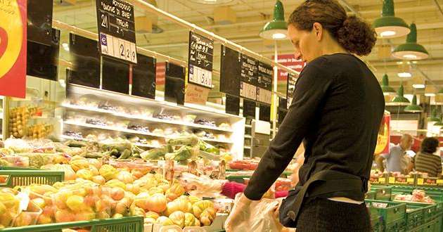 Familles Rurales indique dans son enquête que seule 1 famille sur 3 atteint la recommandation de consommer au moins 5 fruits et légumes par jour. © Eric Isselée / Fotolia