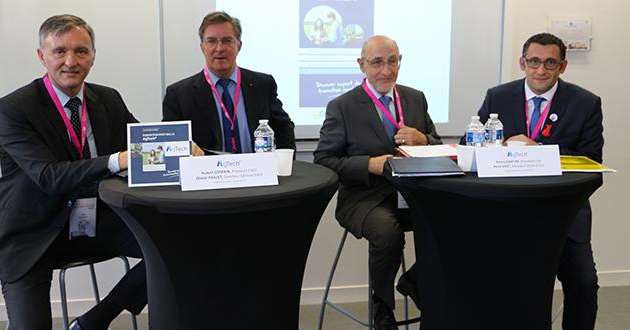 Les partenaires d'AgTech avec à gauche, les 2 représentants de l'ESEO et à droite les 2 représentants de l'ESA. Photo : Groupe ESA  