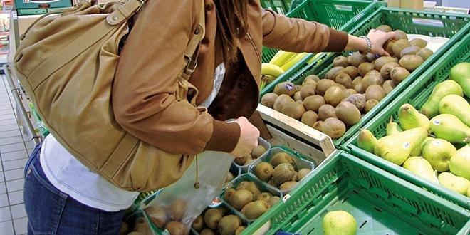 À compter du 1er janvier 2017, seuls les sacs "fruits et légumes" constitués, pour tout ou partie, de matières biosourcée, resteront autorisés. Photo : Fotolia
