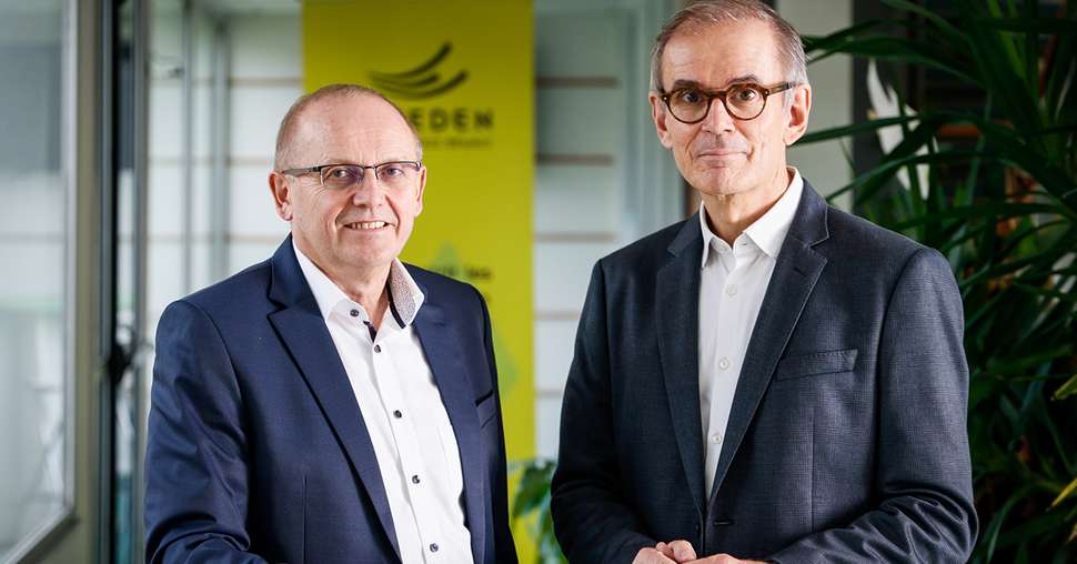 Serge Le Bartz (à gauche), président d’Eureden, et Alain Perrin, directeur général. Ce dernier a évoqué pour l’exercice 2021-2022 un chiffre d’affaires de 3,3 milliards d’euros, dont 40 % proviennent de l’activité agricole. Photo : Eureden