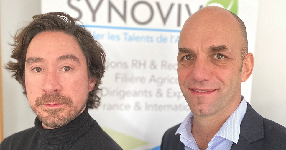 Hugues Dumas (à droite) et Fabien Vallaud, respectivement CEO et consultant de Synovivo conseillent d’aller chercher des soft skills plutôt que de l’expertise. Photo : Synovivo