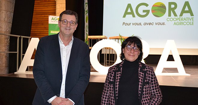 Thierry Dupont et Agnès Duwer ont expliqué le dispositif des dépôts de garantie non appelés mis en place par Agora afin de sécuriser ses achats et d'éviter à leurs adhérents de sortir de la trésorerie. Photo : S.Bot/Média et Agriculture