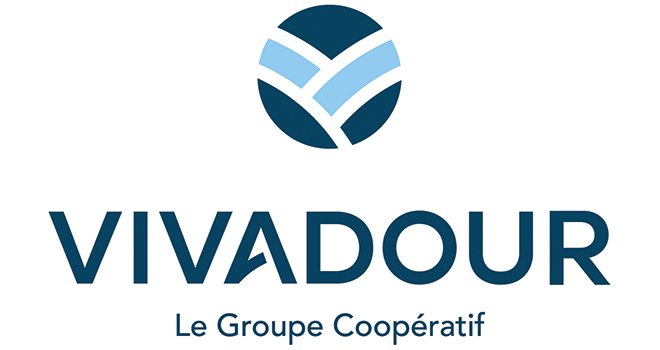 La nouvelle feuille de route du groupe Vivadour s’accompagne d’une nouvelle identité visuelle. Le nouveau logo représente les cultures vallonées et le soleil. Le bleu a été choisi pour sa référence à l’eau et à la pérennité des agricultures.