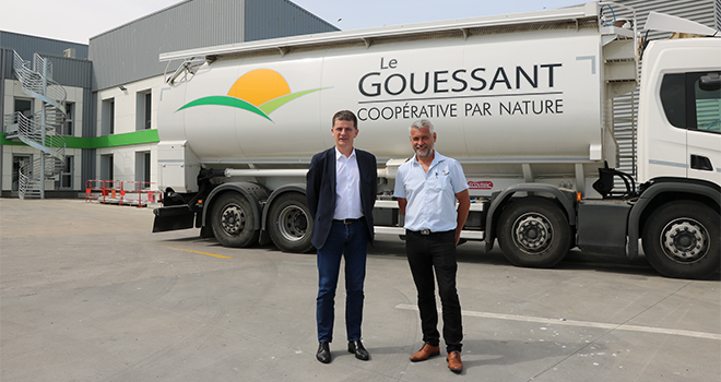 À gauche, Rémi Cristoforetti, directeur général du groupe Le Gouessant, accompagné de Thomas Couëpel, le président. Photo : Le Gouessant