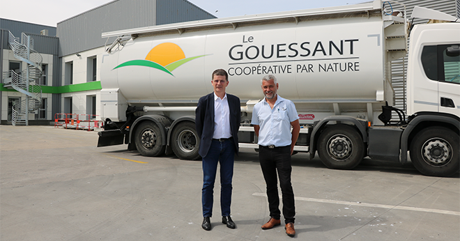 À gauche, Rémi Cristoforetti, directeur général du groupe Le Gouessant, accompagné de Thomas Couëpel, le président. Photo : Le Gouessant