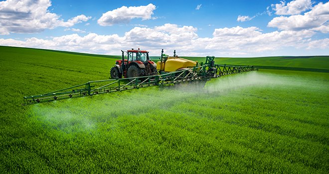 44 % des substances actives vendues sont des herbicides. Photo : ValentinValkov/Adobe Stock