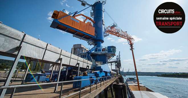 Déchargement d'un bateau aux silos Sénalia de Rouen. Photo : Sénalia