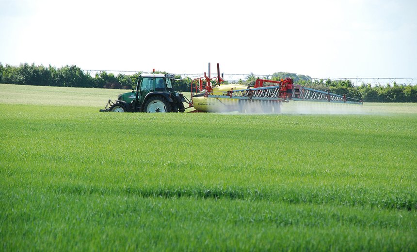 La liste des pesticides surveillés comporte 75 molécules fongicides, herbicides ou insecticides. Photo :  N. Chemineau/Pixel6TM
