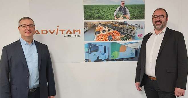 Cédric Cogniez (à gauche) et Armel Lesaffre, respectivement directeur général et président d’Unéal et du groupe Advitam, dévoilent la nouvelle BU du groupe : Advitam Alimentaire. Photo : groupe Advitam