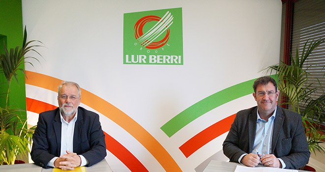 Olivier Gémin, directeur général, et Éric Narbais-Jauréguy, président, lors de l’AG de Lur Berri qui s’est déroulée le 19 février. Photo : DR