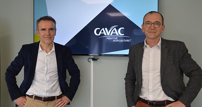 À gauche, Jacques Bourgeais, directeur de la Cavac, et à droite Jérôme Calleau, président. Photo : Cavac