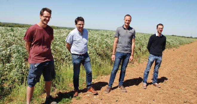 De gauche à droite : Pierre Fichet, agriculteur, Luc Bienaimé et Cédric Clochard, du négoce Lamy-Bienaimé, et Nicolas Pugeaux, du Naca. CP O;Lévêque/Pixel6TM