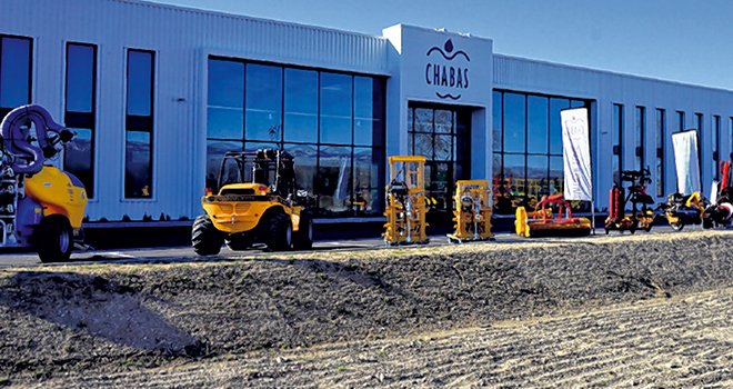 Basée à Charleval (13), l’entreprise Chabas est spécialisée dans la fabrication de matériel de pulvérisation et dans la distribution d’une gamme de machines agricoles. © Chabas