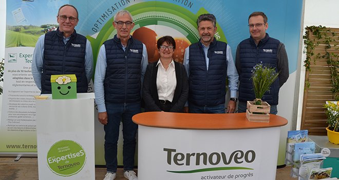 Les dirigeants de Ternoveo ont présenté lors des Expertises les 3 nouveaux projets du négoce : la production de pois chiches, l’implantation de vignes et le déploiement de ruches. Photo : S.Bot/ATC 