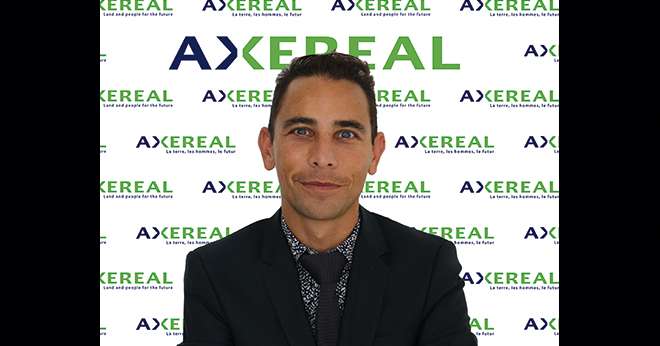 Avec le service communication, Olivier Lesourd-Kontolios, responsable développement en ressources humaines  et directeur des ressources humaines  des Métiers du grain, mène une politique  active de valorisation de la marque Axéréal. CP : Axéréal.
