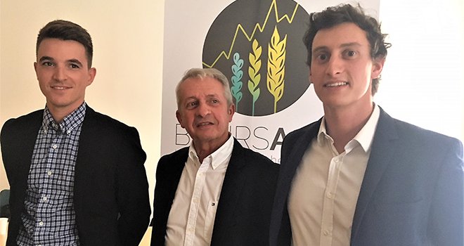 De gauche à droite, Victor Havet, chef de projet chez Boursagri®, Gilles et Raphaël Jeudy, co-dirigeants des Ets Jeudy. CP: H.Sauvage