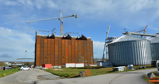 Le nouveau silo Cavac d’Aizenay avec 38 000 tonnes de stockage additionnel. Photo : Cavac