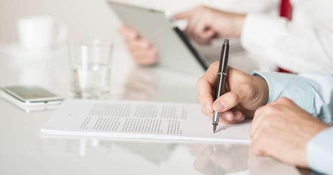 Les détails de la séparation de la vente et du conseil ne seront connus qu’à la publication de l’ordonnance, qui devra intervenir dans les six mois qui suivront la promulgation de la loi « Alimentation ». © Halfpoint/Fotolia
