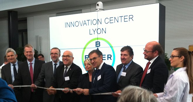 Le centre d'innovation a été inauguré par Bruno Bonnell, député du Rhône, et de nombreux responsables politiques régionaux. © I.Aubert/Pixel Image