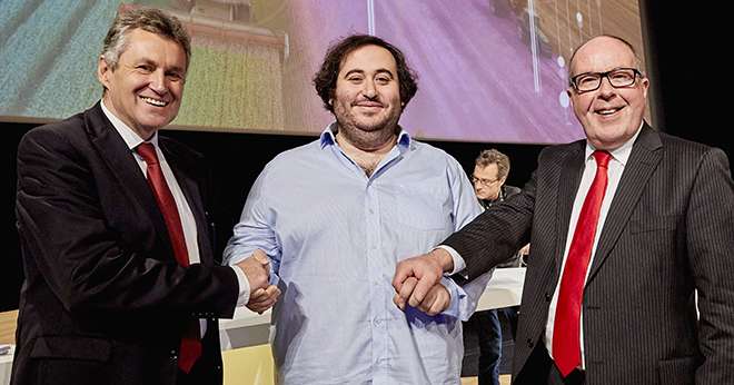 Lors du congrès d’InVivo, Philippe Mangin et Oussama Ammar ont expliqué les avantages de la révolution numérique pour les agriculteurs. Photo : Bruno Levy