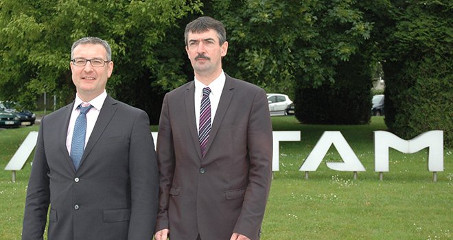 Cédric Cogniez (à gauche) et Bertrand Hernu, respectivement directeur général et président d’Advitam, ont dévoilé les quatre projets pour le groupe. Photo : S.Bot/Pixel image