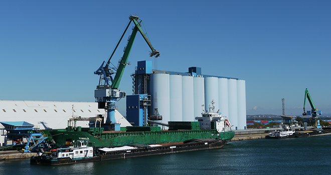 Le silo de Fos-sur-Mer exporte normalement entre 0,9 et 1 million de tonnes par an. Cette année, les prévisions annoncent 60% du volume classique. DR