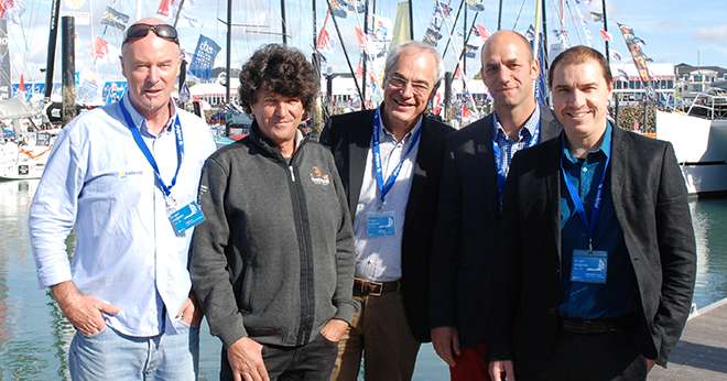 De gauche à droite : Luc Divais, chef marché biostimulants ; Jean Le Cam ; Marc André, directeur Tradecorp Europe ; Hugues Dumas, directeur Tradecorp France ; Franck Hennequart, spécialiste des algues marines. Photos : O.Lévêque