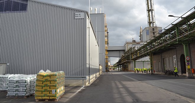 Le site de Krefeld a une capacité de production annuelle de 160000 tonnes d’acide nitrique, 250000 tonnes de NPK,  21600 tonnes d’engrais liquides, 20000 tonnes d’Agrosil, et 65000 tonnes d’engrais staters. Photo : S.Bot/pixel image