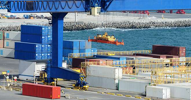 En Ukraine, les investissements dans les structures portuaires ont permis en dix ans de multiplier par trois les capacités au chargement et déchargement. Photo : Kaetana - Fotolia