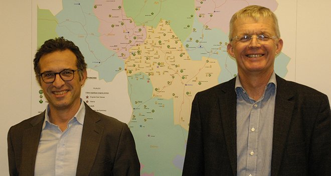 Le nouveau directeur, Georges Boixo, (à gauche) et Roland Primat, président jusqu'au 25 janvier, ont présenté à la presse les résultats 2014-2015 et les récents partenariats conclus par le groupe Dauphinoise. Photo : I. Aubert/Pixel image