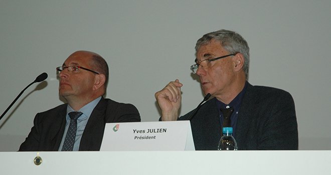 Stéphane Carel à gauche, directeur de la coopérative de Creully, et Yves Julien à droite, président de la coopérative. Photo : H.Sauvage/Pixel image