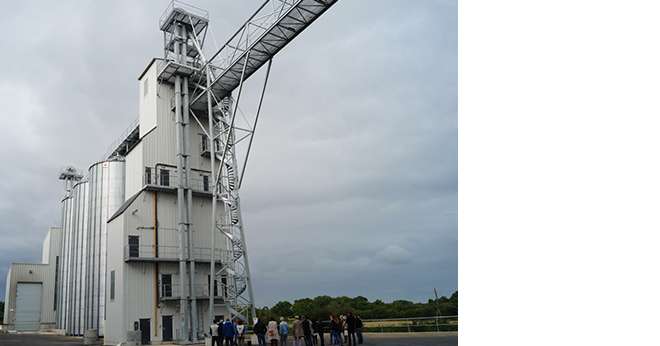 Avec une capacité de 135 000 tonnes, le site industriel de Keropartz à Plouisy est le plus important site de stockage de céréales du groupe Triskalia. Photo : DR