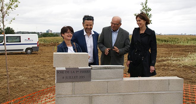 Pose de la première pierre du futur siège social de Ternovéo à Saint-Quentin (02). Photo : DR