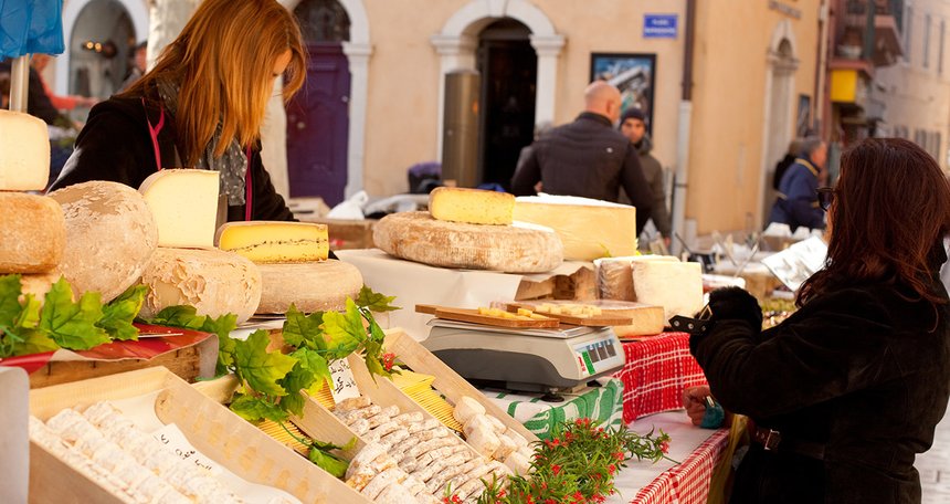 Le fromage est le deuxième produit le plus consommé en circuit court, après les fruits et légumes. Photo : olezzo 