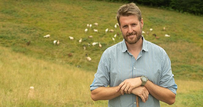 Guillaume Ryckbosch est l’un des trois finalistes du concours Graines d’Agriculteurs 2022. © Terre et Vigne Production