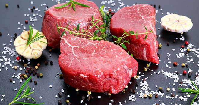 La viande bio séduit surtout les plus de 50 ans. ©grinchh/AdobeStock