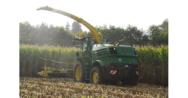 Le bon réglage de l'éclateur reste la première garantie du bon éclatage des grains de maïs ensilage. ©Pixel6TM.