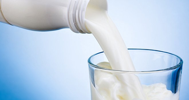 D'après le baromètre du CNIEL de mai 2018, 56% des Français consomment du lait au moins un fois par semaine et plus d'un sur quatre (26%) en boivent même tous les jours. Photo : Hyrma/Fotolia