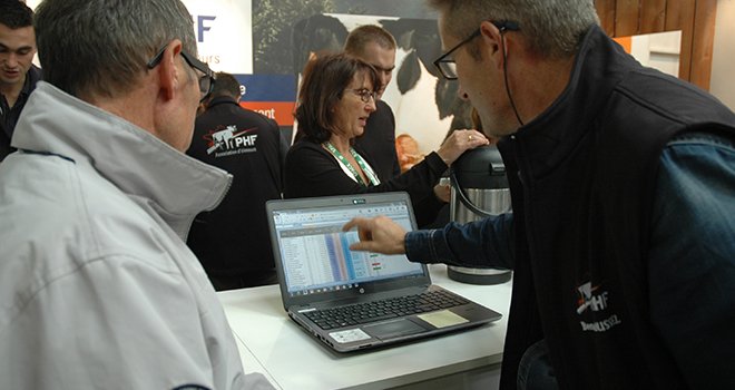 eCow était en démonstration sur le stand de Prim’Holstein France lors du Space où chaque éleveur adhérent pouvait tester le logiciel et repartir avec le classement économique des vaches de son troupeau. Photo : D. Bodiou/Pixel image