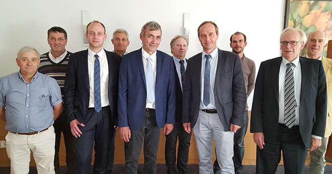 Les équipes d'Origenplus et Gènes Diffusion lors de la signature du pacte d'association. Photo : Gènes Diffusion
