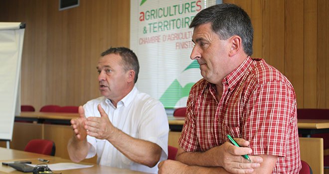 André Sergent (à gauche), président de la chambre d’agriculture du Finistère, et Pascal Prigent, membre du bureau. Photo : Chambre d'agriculture du Finistère