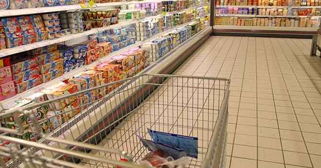 La part du lait représente 15% du prix du yaourt et 43% du prix de l'emmental. Crédit photo : galam/Fotolia