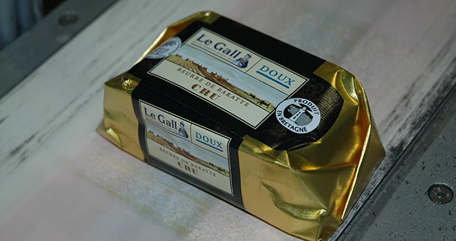 Le beurre de baratte, l'une des spécialités de la Laiterie Le Gall. Photo : D. Bodiou