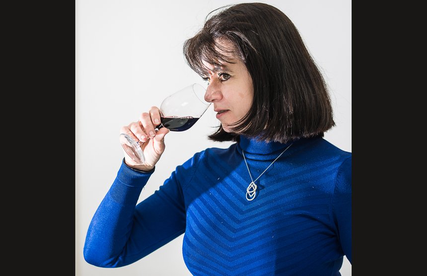 Marie-Laurence Porte, œnologue conseil chez Enosens en Gironde, a testé trois souches de Lachancea thermotolerans afin de bio-acidifier des vins blancs et des vins rouges. Photo : Lionel Grin
