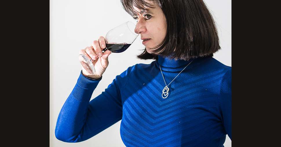 Marie-Laurence Porte, œnologue conseil chez Enosens en Gironde, a testé trois souches de Lachancea thermotolerans afin de bio-acidifier des vins blancs et des vins rouges. Photo : Lionel Grin
