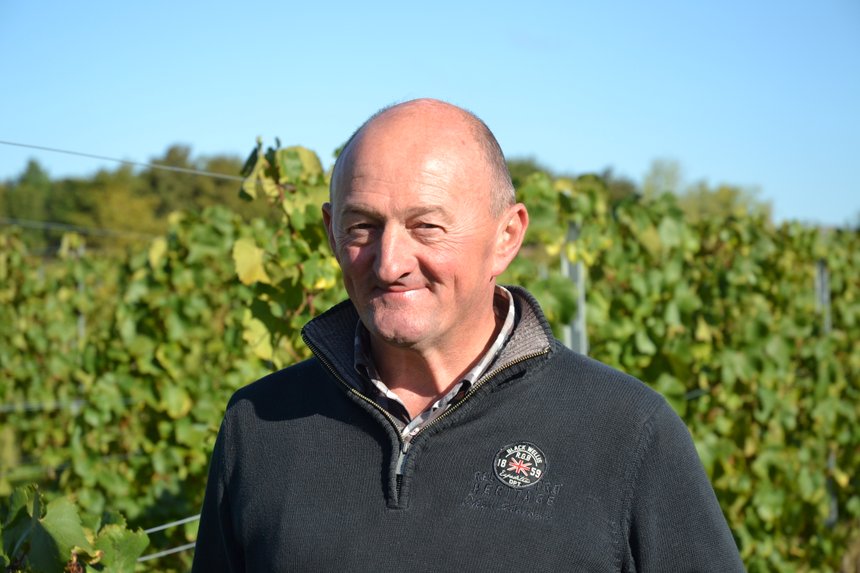 Laurent Sellié, agriculteur dans le Pas-de-Calais a implanté 3,8 ha de vigne en 2020, soit 19000 pieds de chardonnay (S.Bot)