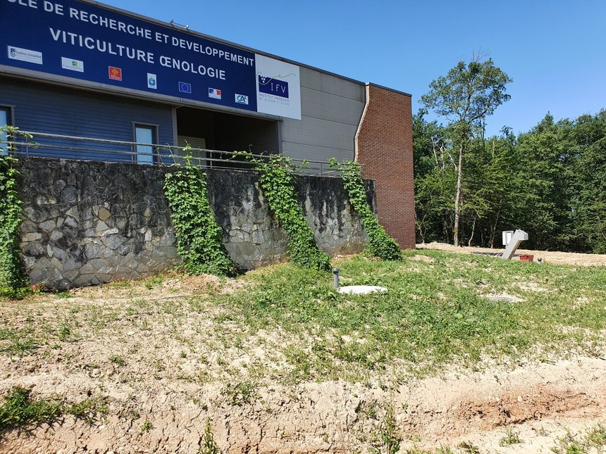 Sur le site de l’IFV Occitanie, les effluents sont stockés  dans des cuves enterrées plutôt que dans des lagunes.
