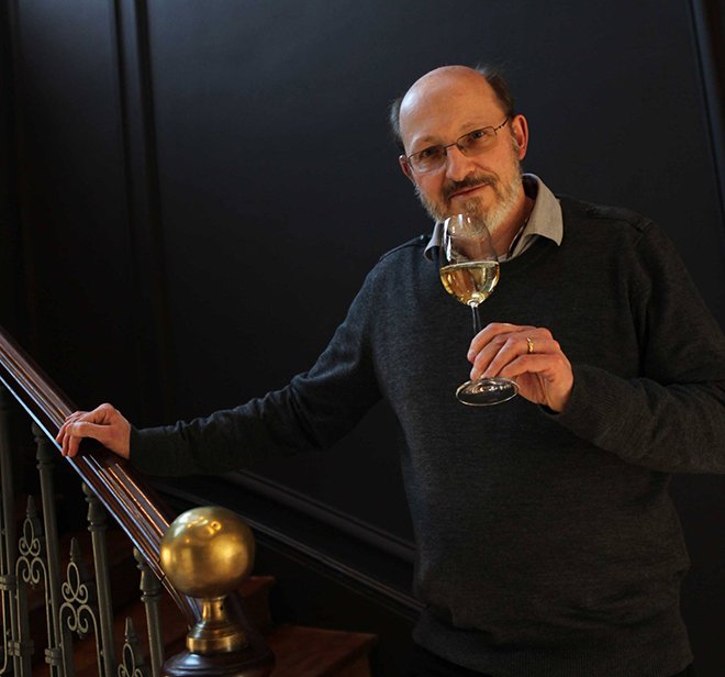 Désormais, Michel Parisot de la Maison de Champagne Devaux n'utilise que 12 à 15kg de levures achetées contre 150 kg s'il ne réalisait pas de levain. © Champagne Devaux