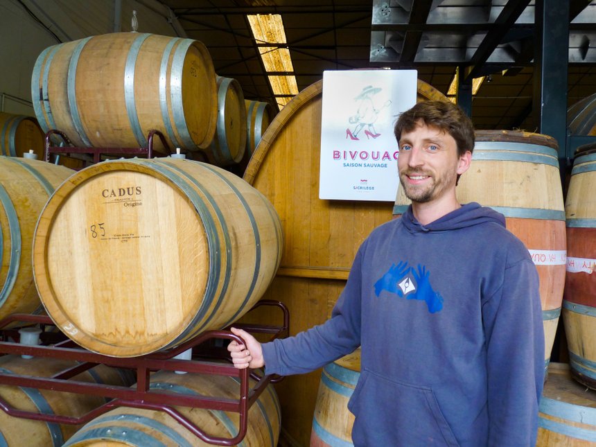 Jean Gouin est le cofondateur de la brasserie Sacrilège. Fondée en 2020, sa spécificité repose en particulier sur le travail des fermentations, toujours réalisées sans levures sélectionnées. «On aime à dire que l’on fait des bières vivantes.»